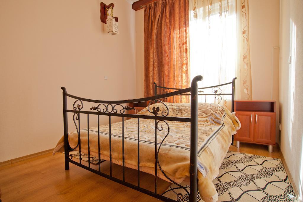 Uyutniy Hotel Одеса Стая снимка